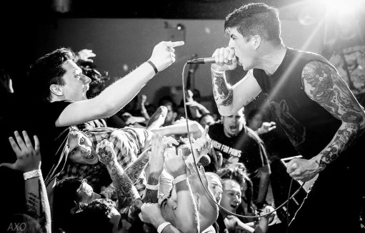 Modern-Life-Is-War-live-shot-1015-14